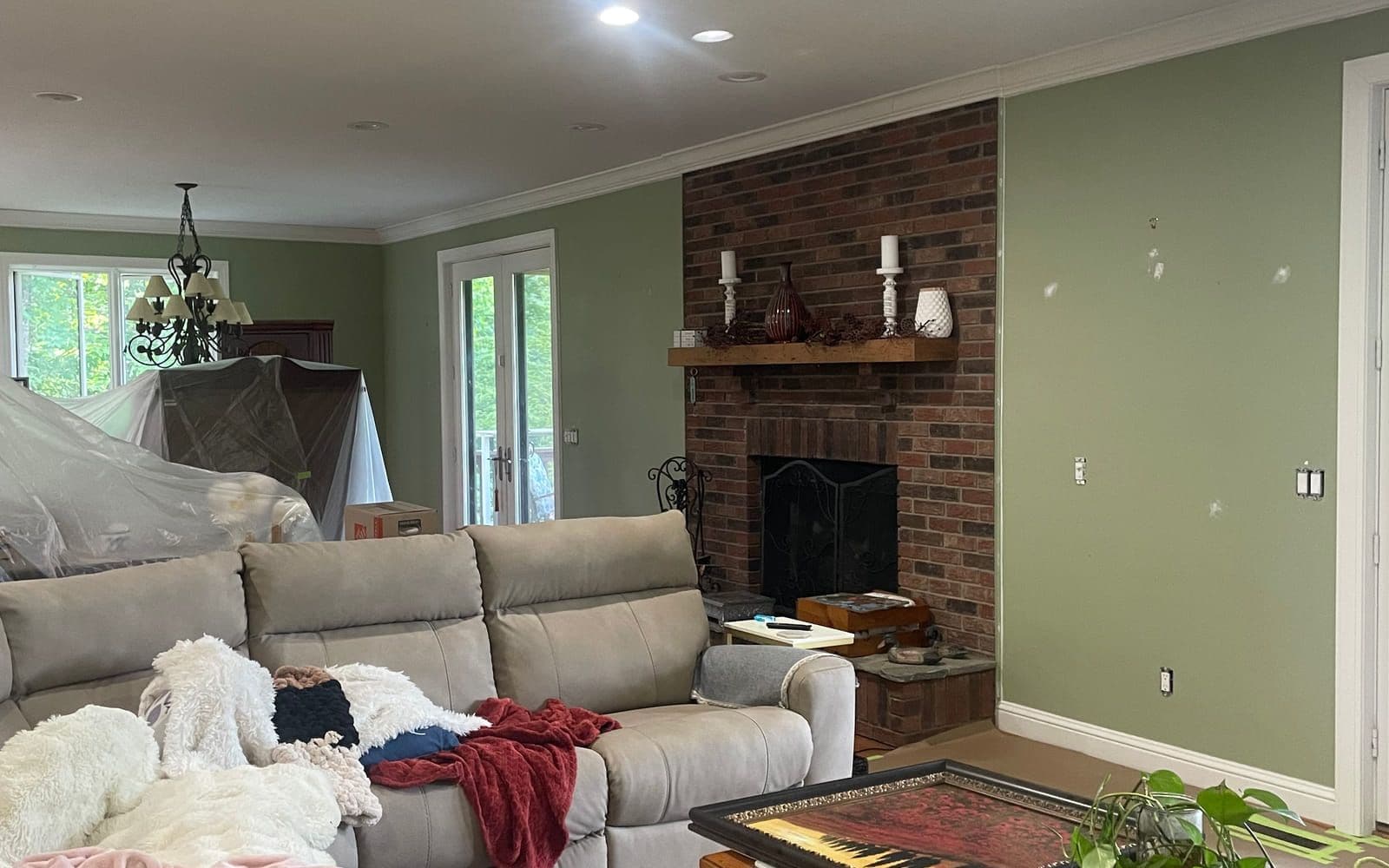 Choosing Interior Paint Colors That Work in a Mountain Home